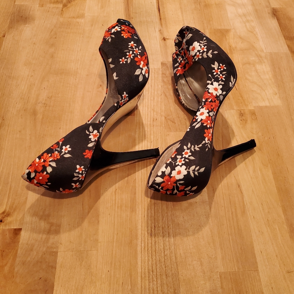 Jessica Simpson Heels - Picture 5 of 5